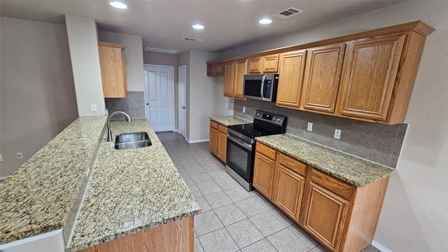8304 Mossberg Drive, Arlington, TX 76002