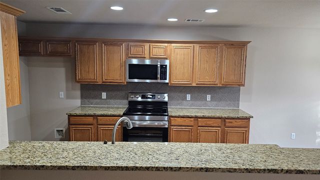 8304 Mossberg Drive, Arlington, TX 76002
