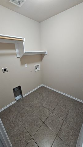 8304 Mossberg Drive, Arlington, TX 76002