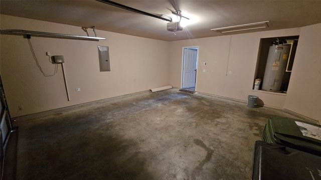 8304 Mossberg Drive, Arlington, TX 76002