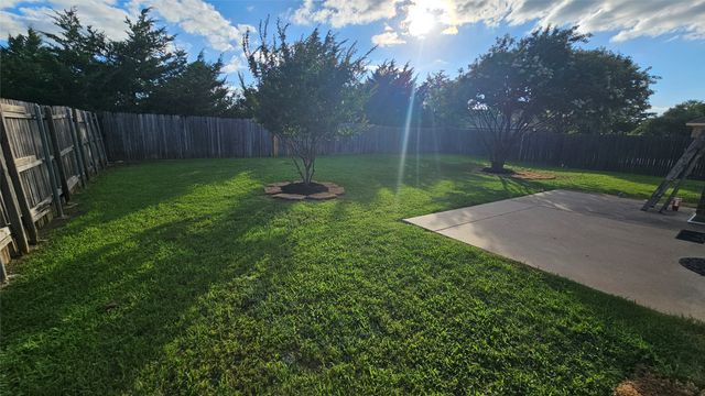 8304 Mossberg Drive, Arlington, TX 76002