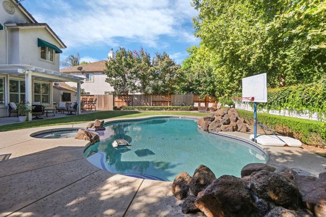 4054 Pine Lake Cir, Stockton, CA 95219