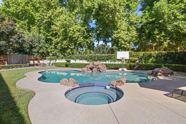 4054 Pine Lake Cir, Stockton, CA 95219