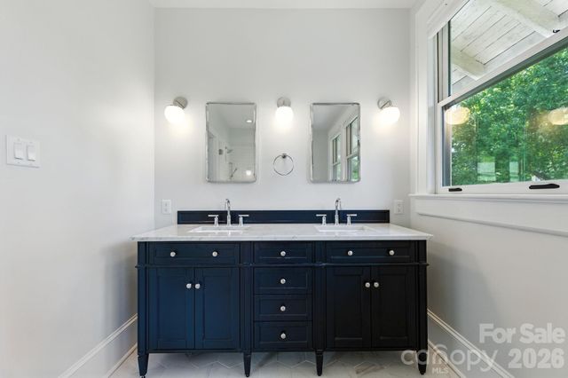 38 Austin Avenue, Asheville, NC 28801