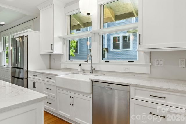 38 Austin Avenue, Asheville, NC 28801