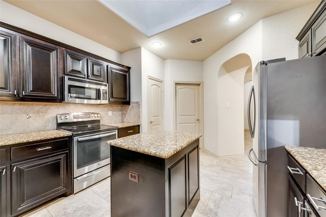 15825 Carlton Oaks Drive, Fort Worth, TX 76177