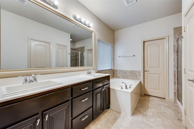 15825 Carlton Oaks Drive, Fort Worth, TX 76177