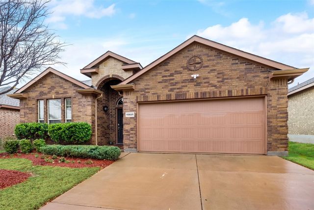 15825 Carlton Oaks Drive, Fort Worth, TX 76177