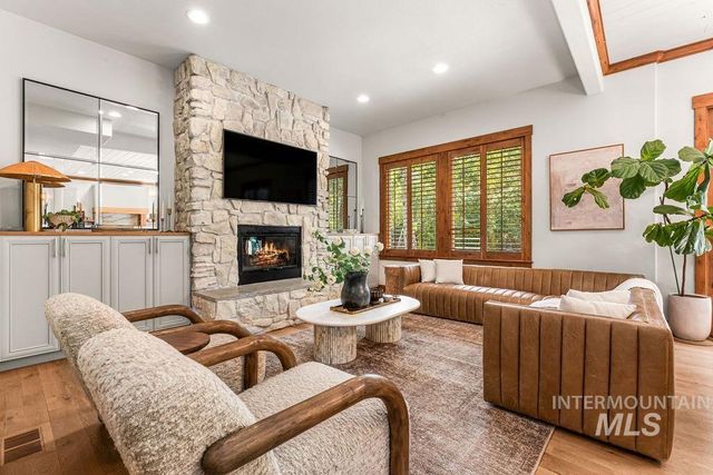 3057 E Nature Dr, Boise, ID 83706