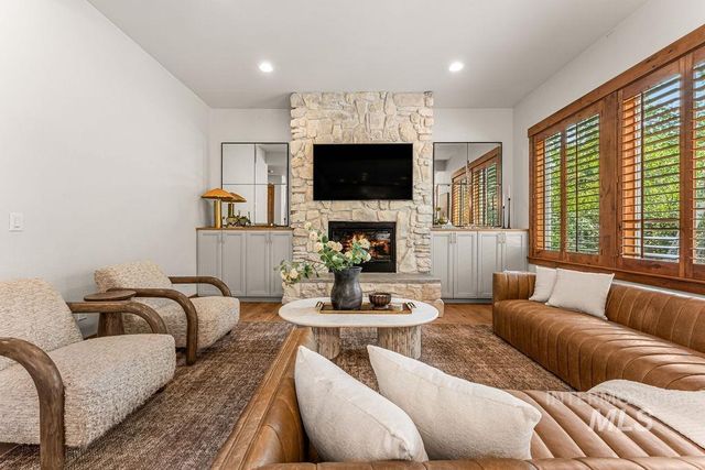 3057 E Nature Dr, Boise, ID 83706