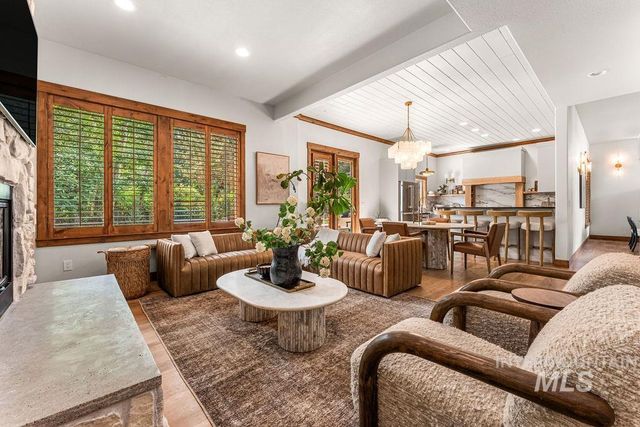 3057 E Nature Dr, Boise, ID 83706