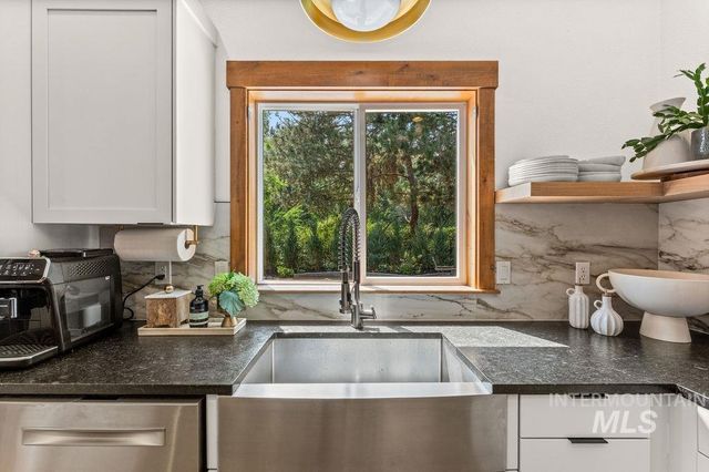 3057 E Nature Dr, Boise, ID 83706
