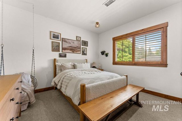 3057 E Nature Dr, Boise, ID 83706