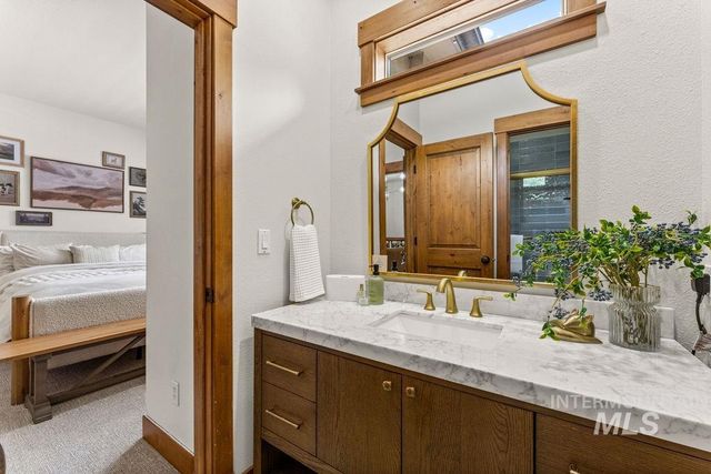 3057 E Nature Dr, Boise, ID 83706