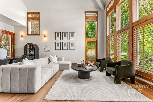 3057 E Nature Dr, Boise, ID 83706