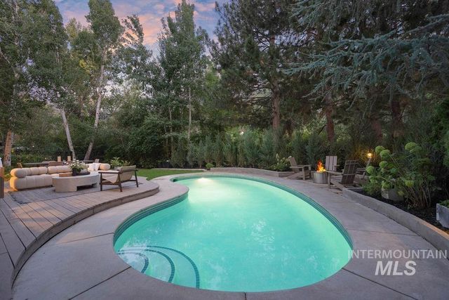 3057 E Nature Dr, Boise, ID 83706