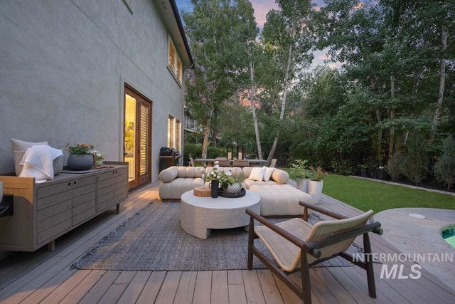 3057 E Nature Dr, Boise, ID 83706