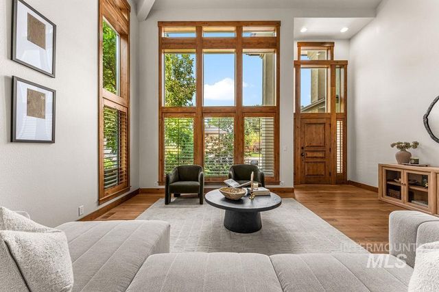 3057 E Nature Dr, Boise, ID 83706