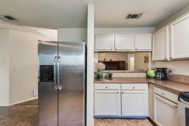 300 Valley Forge Lane, Arlington, TX 76002