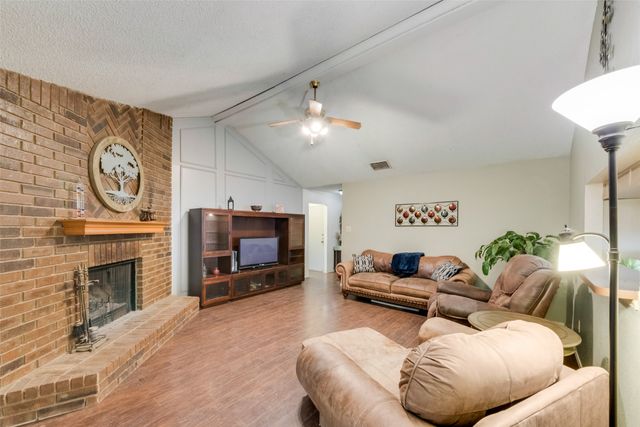 300 Valley Forge Lane, Arlington, TX 76002