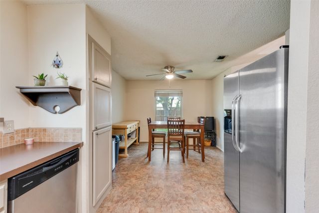 300 Valley Forge Lane, Arlington, TX 76002
