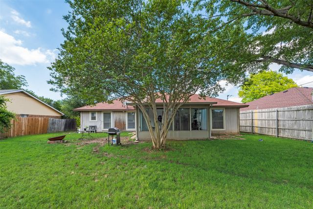 300 Valley Forge Lane, Arlington, TX 76002