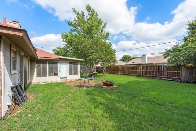 300 Valley Forge Lane, Arlington, TX 76002