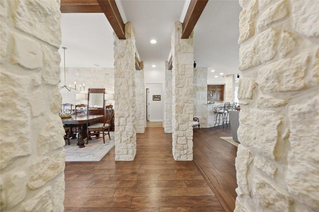 111 Oakmont Drive, New Ulm, TX 78950