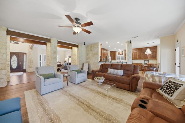 111 Oakmont Drive, New Ulm, TX 78950