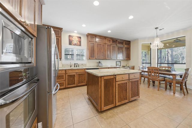 111 Oakmont Drive, New Ulm, TX 78950