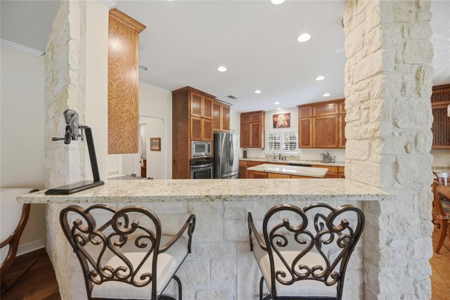 111 Oakmont Drive, New Ulm, TX 78950