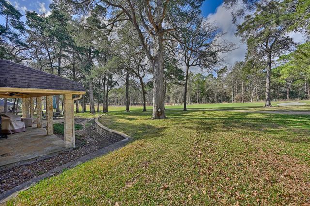 111 Oakmont Drive, New Ulm, TX 78950