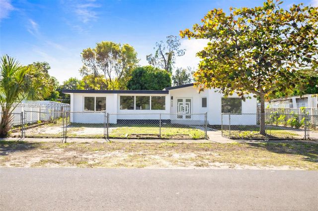 540 Harem Ave, Opa-locka, FL 33054