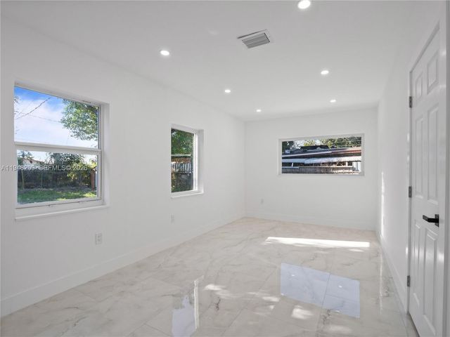 540 Harem Ave, Opa-locka, FL 33054