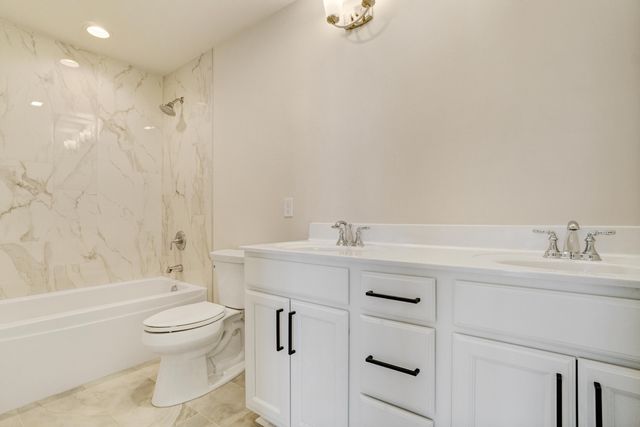 7584 E 115th Avenue, Crown Point, IN 46307