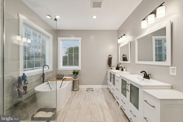 1221 S ROLFE ST, Arlington, VA 22204