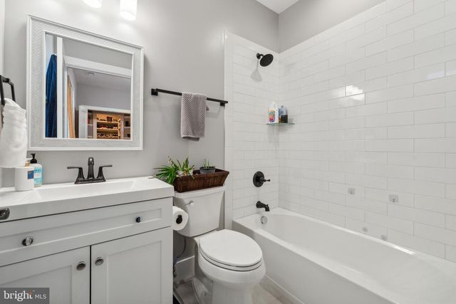 1221 S ROLFE ST, Arlington, VA 22204