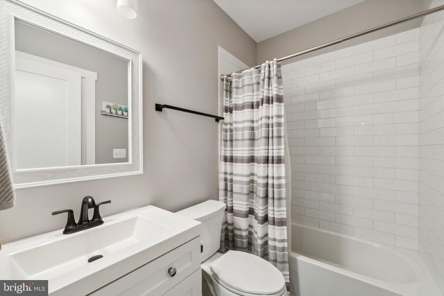 1221 S ROLFE ST, Arlington, VA 22204