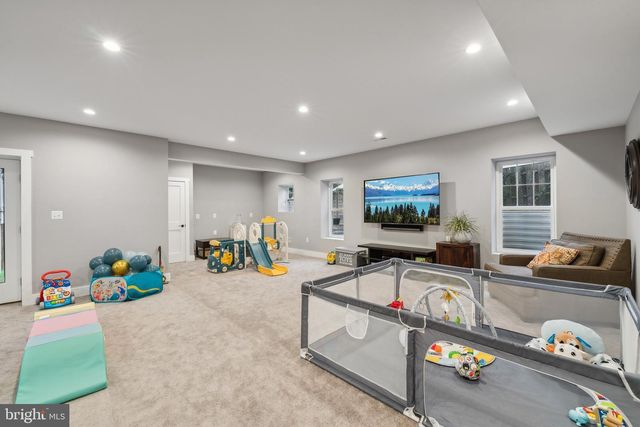 1221 S ROLFE ST, Arlington, VA 22204