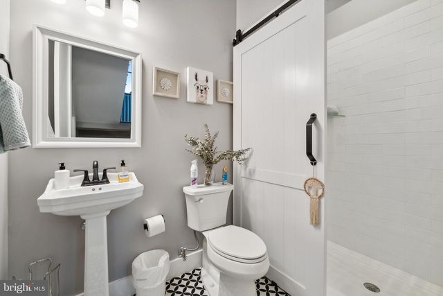 1221 S ROLFE ST, Arlington, VA 22204