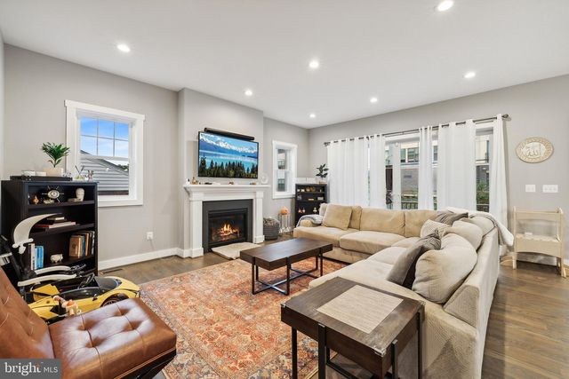 1221 S ROLFE ST, Arlington, VA 22204