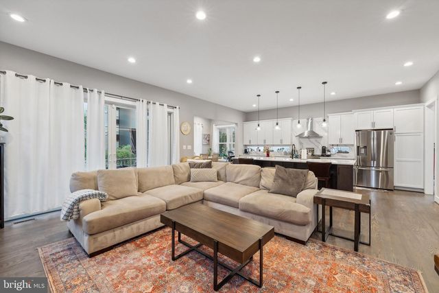 1221 S ROLFE ST, Arlington, VA 22204