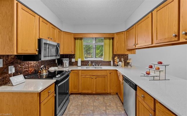 2016 Ledford Road, Greensboro, NC 27406