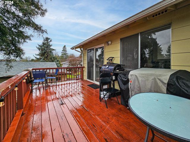 18345 PETITE Ct, Gladstone, OR 97027