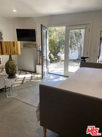 1053 S Alfred Street A, Los Angeles, CA 90035