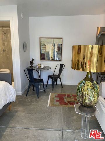1053 S Alfred Street A, Los Angeles, CA 90035
