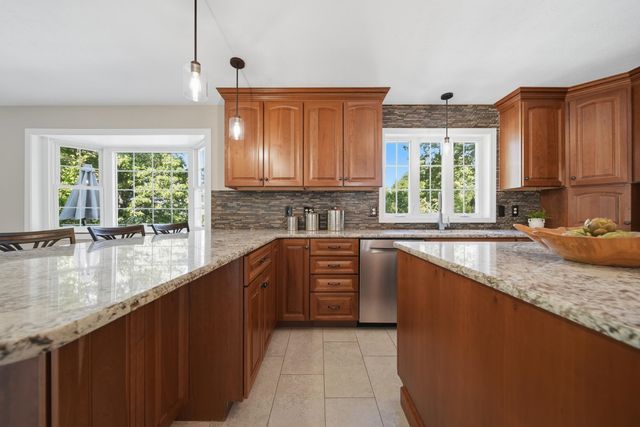 74 Noll's Farm Road, Auburn, NH 03032