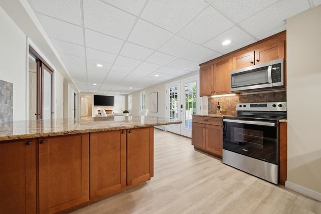 74 Noll's Farm Road, Auburn, NH 03032
