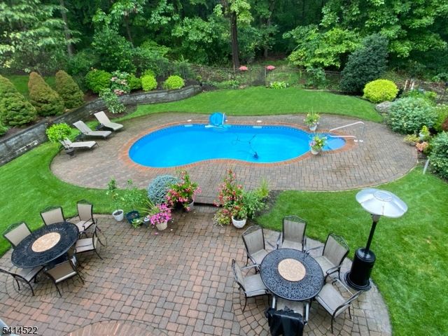 5 Candour Ct, Washington Twp., NJ 07853