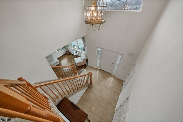 5 Candour Ct, Washington Twp., NJ 07853